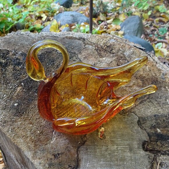 Chalet Glass Amber Swan Dish - Picture 8 of 9